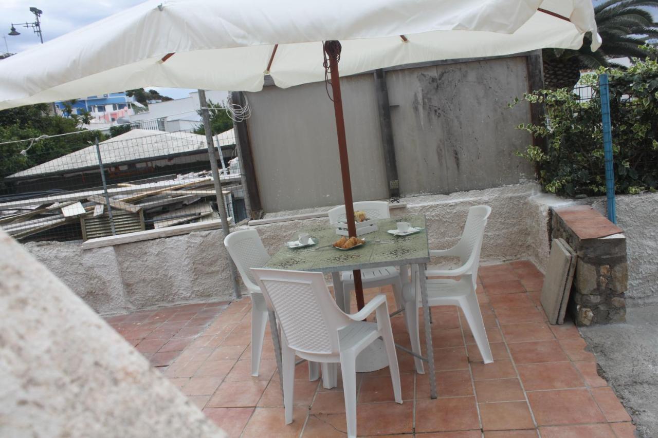 Camere Dieci Maggio- Beb Dory, Nemo, Guizzo Ponza Exterior foto