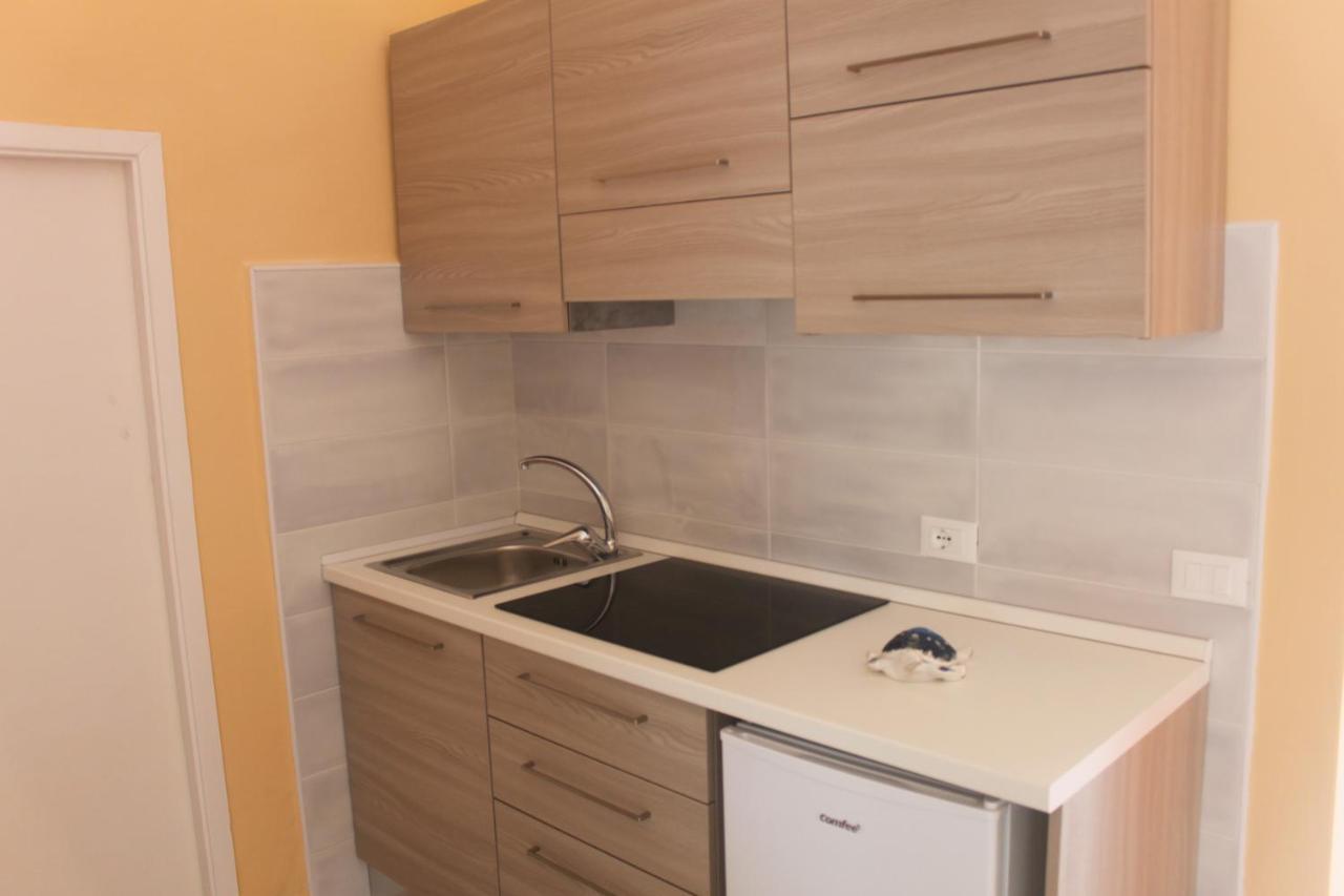 Camere Dieci Maggio- Beb Dory, Nemo, Guizzo Ponza Exterior foto