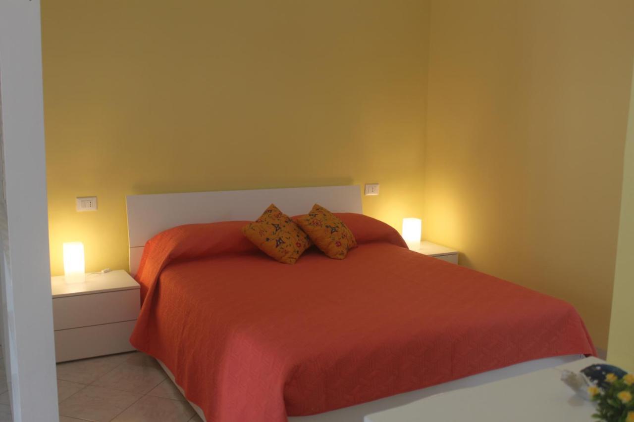 Camere Dieci Maggio- Beb Dory, Nemo, Guizzo Ponza Exterior foto
