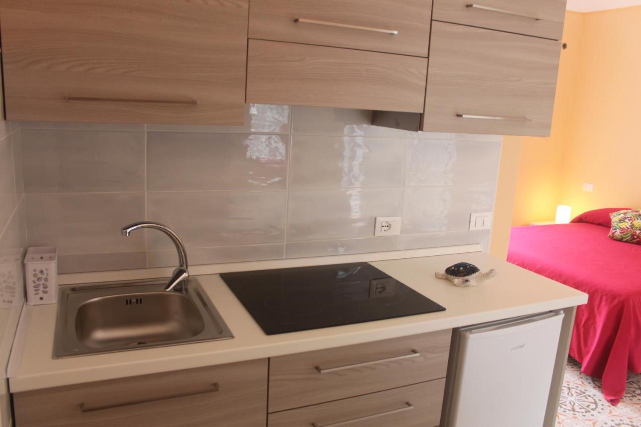 Camere Dieci Maggio- Beb Dory, Nemo, Guizzo Ponza Exterior foto